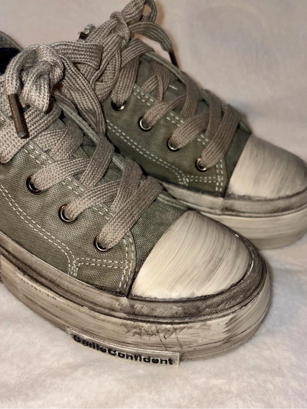 Yvan Ba Distressed Low-Top Canvas Sneakers - Sz 8.5 - Picture 5 of 13